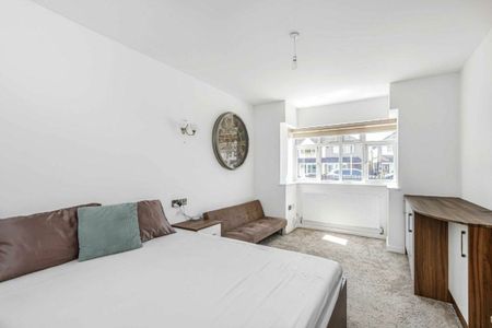 Hampton Lane, Hanworth, TW13 - Photo 3