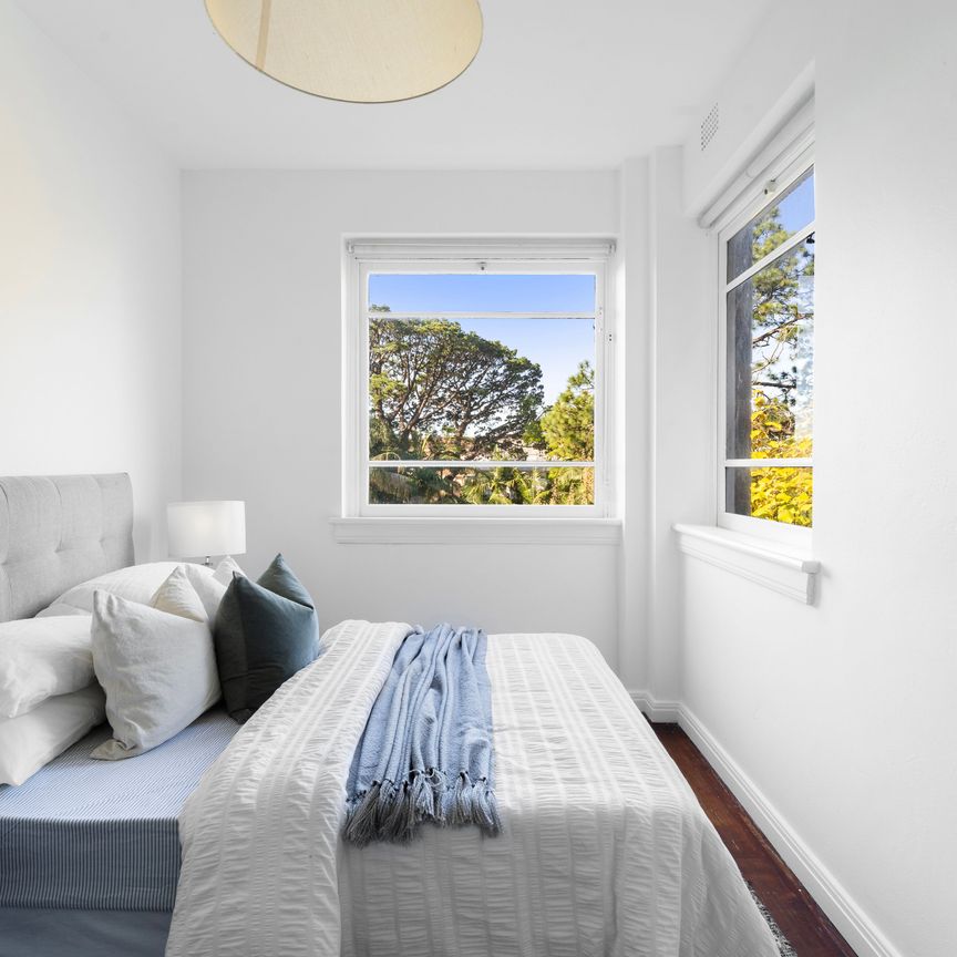 Light filled apartment in blue-chip Bellevue Hill - Photo 1