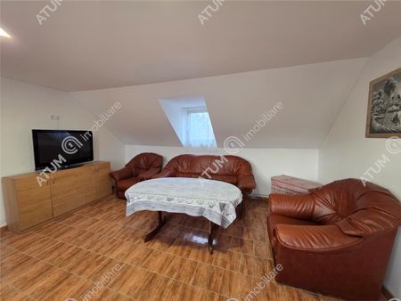 Apartament cu 3 camere decomandate de inchiriat la casa cu curte zona Trei Stejari din Sibiu - Fotografie 2