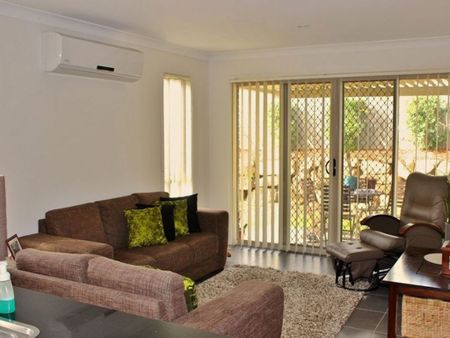 Modern 4 Bedroom Family Home Close to Coomera Rivers School - Photo 3