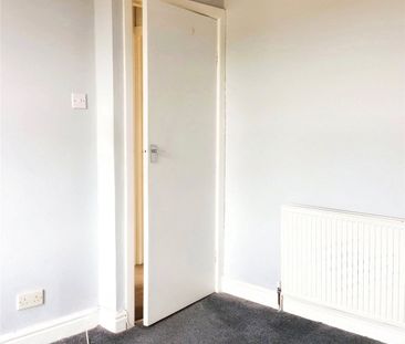 School Street, Moldgreen, Huddersfield, HD5 - Photo 1