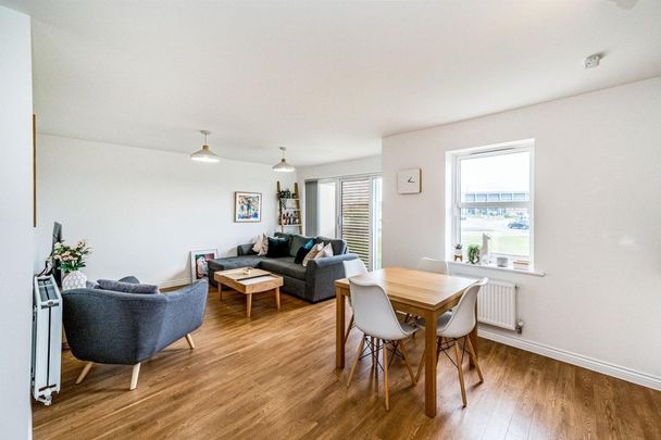 Pondecroft, AYLESBURY - Photo 1