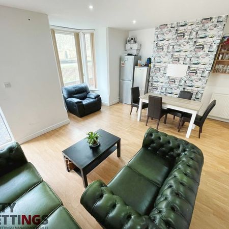 4 Bedroom Flat - Photo 4