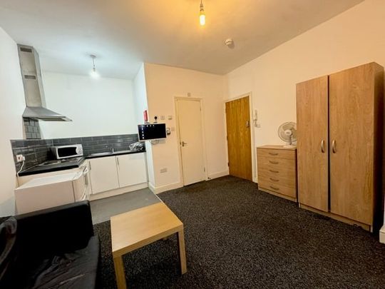 Studio Flat, Green Lane, IG3 - Photo 1