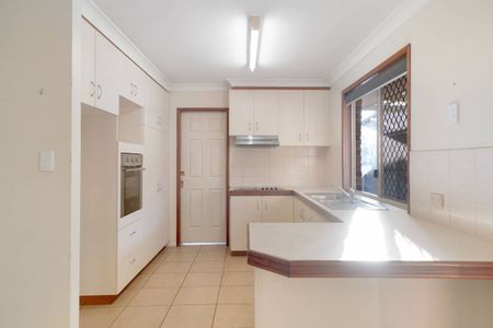 Charming Low-Set Home in a Prime Location - Photo 4