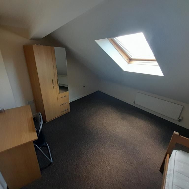 1 bedroom in a house share to rent - Photo 1