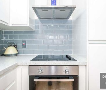 Homecroft Gardens, Loughton - Photo 2