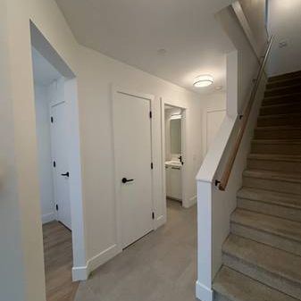 2 Bdrm, 2.5 Bathroom + Flex space Townhome (475) - Photo 4