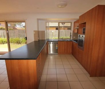 “Spacious 4 Bedroom Home in North Lakes School Zone!” - Photo 6