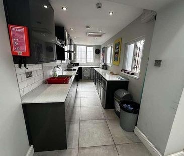 High Street, Banbury, OX16 - Photo 2