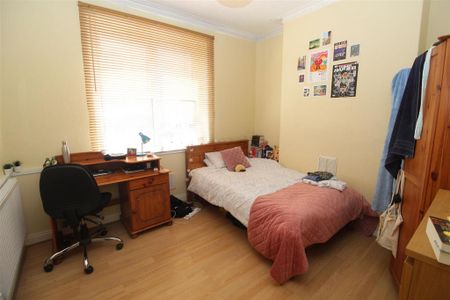 4 bedroom house to rent - Photo 3