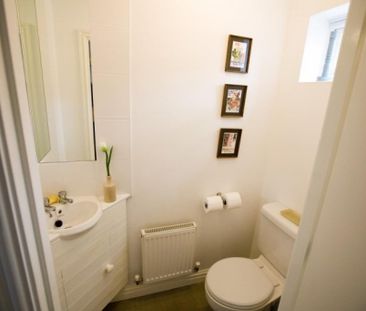 3 bedroom semi-detached house to rent - Photo 4