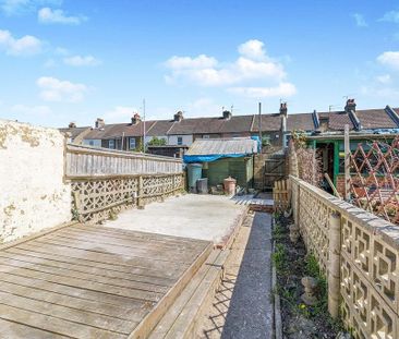 3 bedroom terraced house to rent - Photo 6