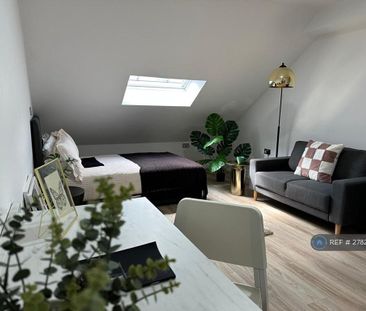 1 bedroom in a house share to rent - Photo 3