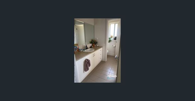 4 bedroom home - Photo 1