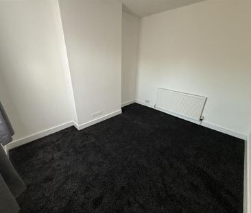 3 bedroom end of terrace house to rent - Photo 3