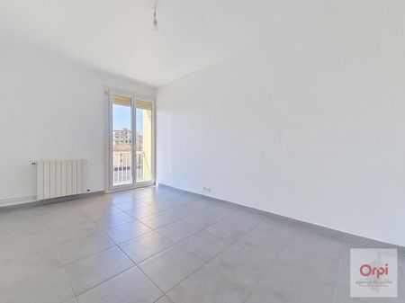 Location Appartement 4 pièces 83m² AJACCIO 20090 - Photo 2