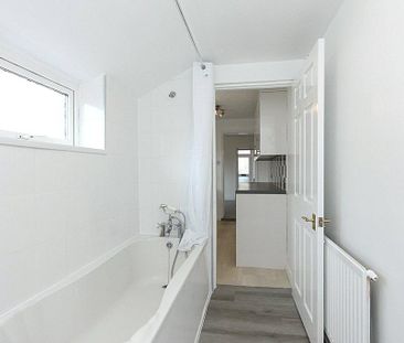 3 bedroom link detached house to rent - Photo 4