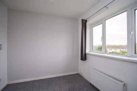 3 bedroom end of terrace house to rent - Photo 2