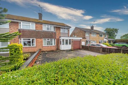 3 bedroom semi-detached house to rent - Photo 2