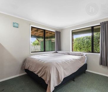 Beautiful 3 Bedroom House in Beach Haven - Photo 5