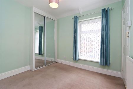 2 bedroom terraced house to rent - Photo 4