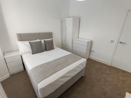 3 bedroom flat to rent - Photo 2