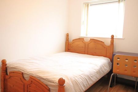 3 bedroom semi-detached house to rent - Photo 3