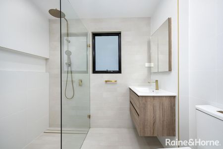 Immaculately Renovated 4 Bedroom House - Photo 5