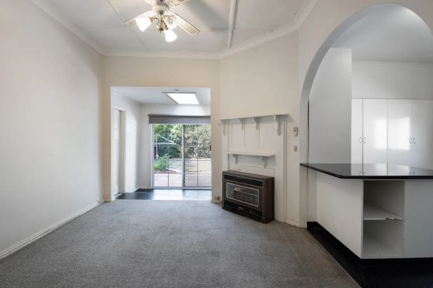 5 White Street, Kennington. - Photo 1