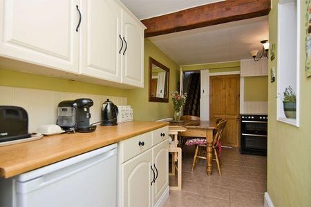 2 bedroom semi-detached house to rent - Photo 4