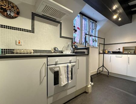 2 bedroom maisonette to rent - Photo 5