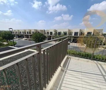 4 Bedroom + Maids | Corner Villa | Vacant - Photo 5