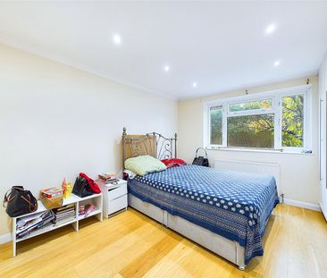 Railway Side, London - 1 bedroomProperty for lettings - Chasebuchanan - Photo 3