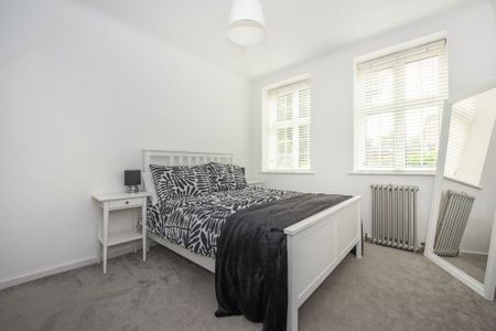 3 bedroom flat to rent - Photo 4