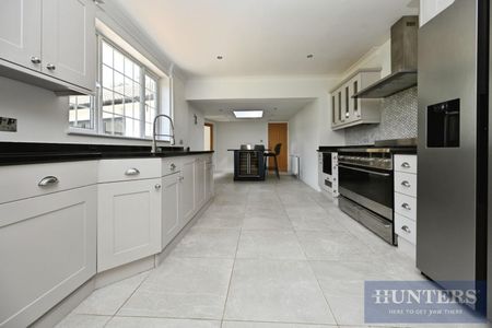 Ridge Close, Guiseley, Leeds - Photo 4