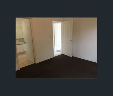 Well Presented Rear Unit - Photo 4