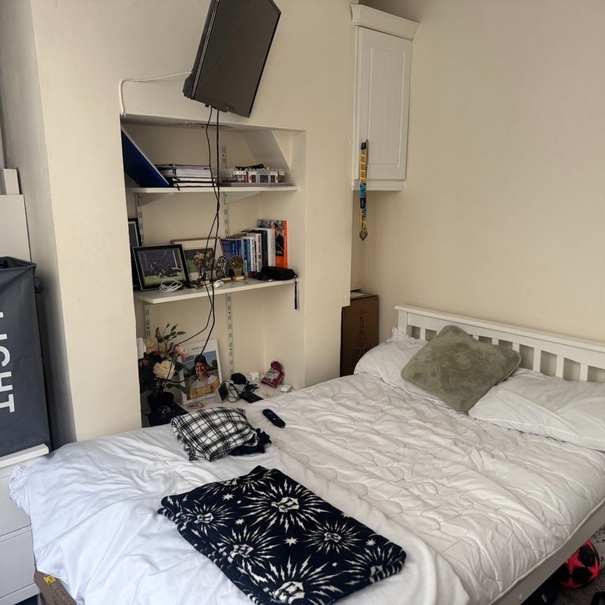 Room in a Shared Flat, Devonshire Road, SO15 - Photo 1