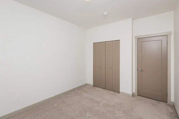Pine Creek Manor — 2 bed 2 bath - Photo 1