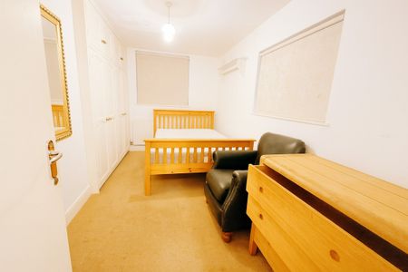 Salcot Road, London, SW11 6 - Photo 2