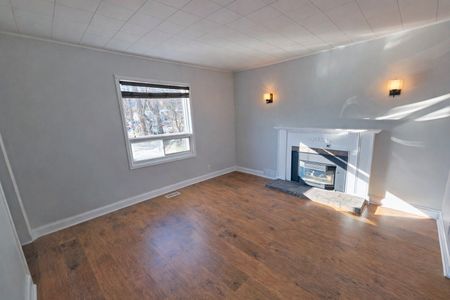 For Lease - 205 Main Street, Grimsby, Ontario - Photo 2