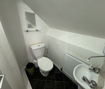 Fourth Avenue, Tang Hall - P1887 - Photo 2