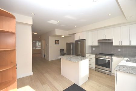 For Lease - 88 William Duncan Road, Toronto, Ontario - Photo 4