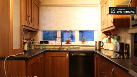 Cozy room in 2-bedroom houseshare in Crumlin, Dublin - Photo 3