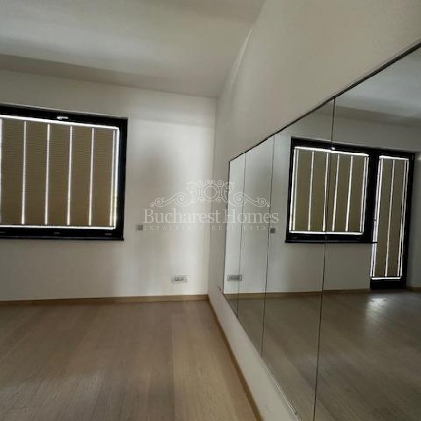 Sunny Penthouse in the Heart of Icoanei - Photo 1