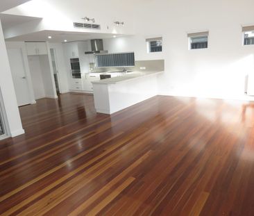 MODERN THREE BEDROOM HOME IN LAKE WENDOUREE - Photo 5