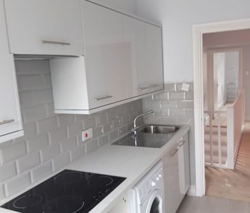 2 Bed Maisonette, Nova Road, CR0 - Photo 2