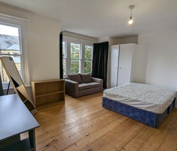 5 bedroom semi-detached house to rent - Photo 4