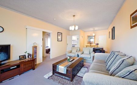 Relaxed, Easy Living in Prime Dolls Point Location - Photo 5