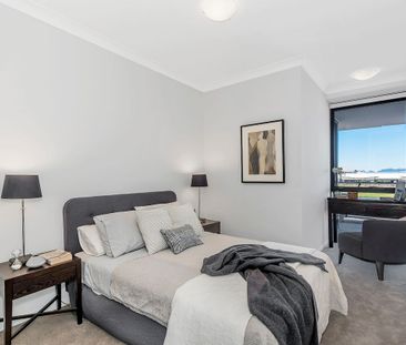 Sensational Hope Island Unit With Water Views - Photo 4